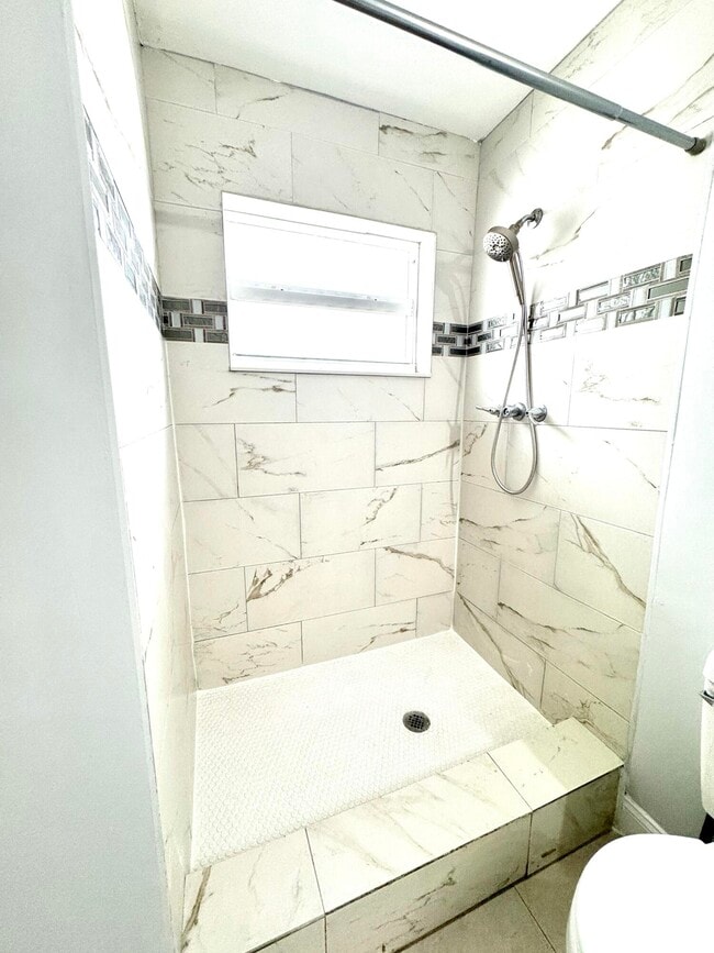 Building Photo - 350 Cypress Dr