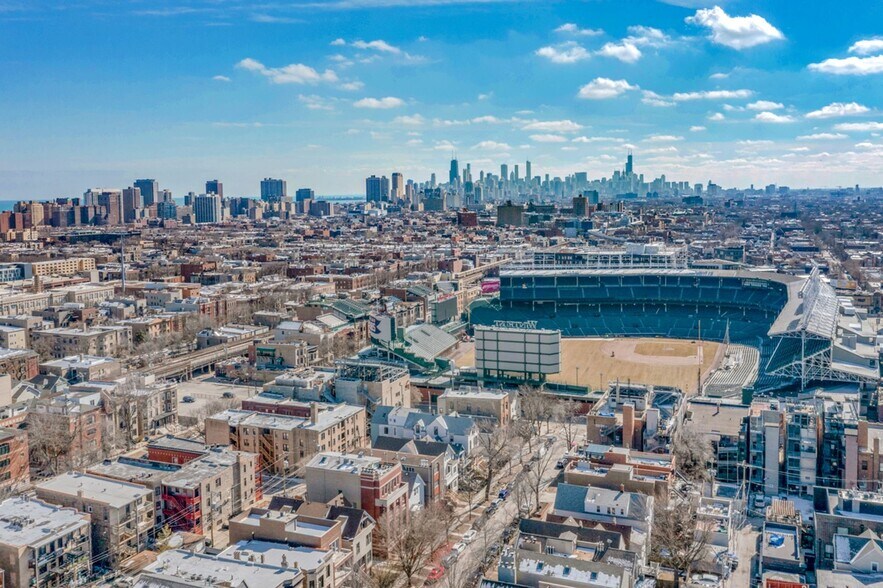 Building Photo - 3711 N Kenmore Ave