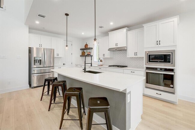 Building Photo - 1113 Wolf Hollow Dr