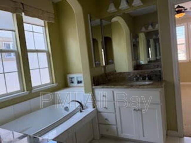 Building Photo - 40207 Antigua Rose Terrace