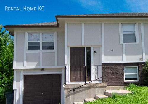 Primary Photo - Roomy 3-bed/2-bath Duplex w/Fin Bsmt, fenc...