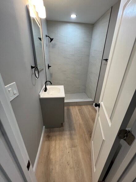 Building Photo - 456 Norwood St