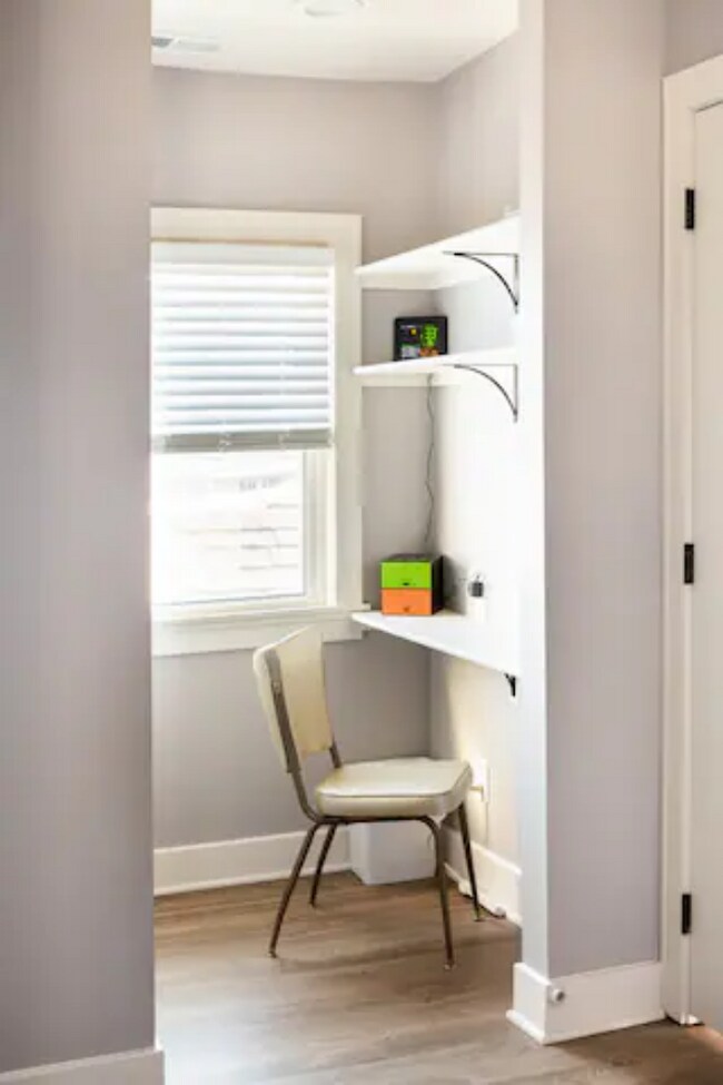 The small dedicated office space located in the bedroom suite - 410 Sandusky Ave