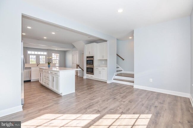 Building Photo - 8772 Elsing Green Dr