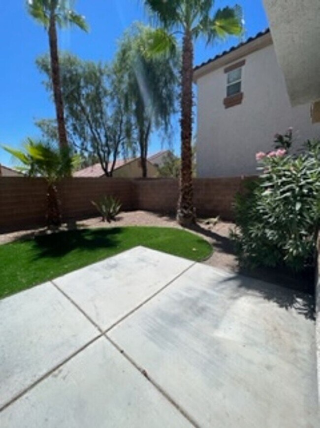 Building Photo - SOUTHERN HIGHLANDS BEAUTY!