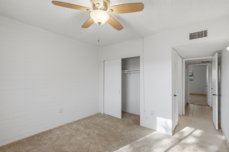 Building Photo - 359 N Calle Del Chancero