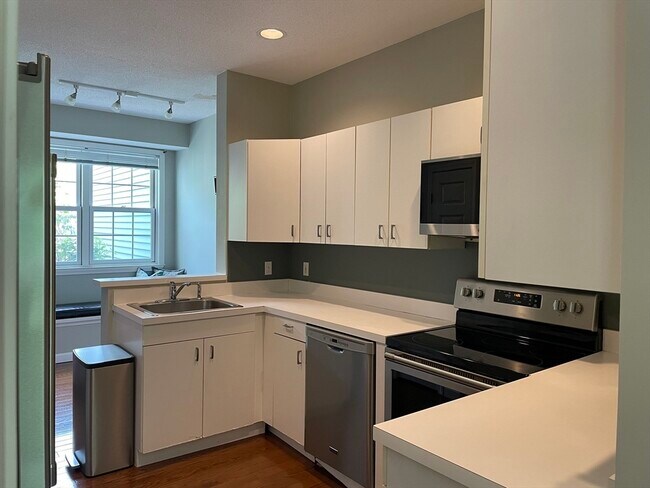 Building Photo - 346 Bishops Forest Dr