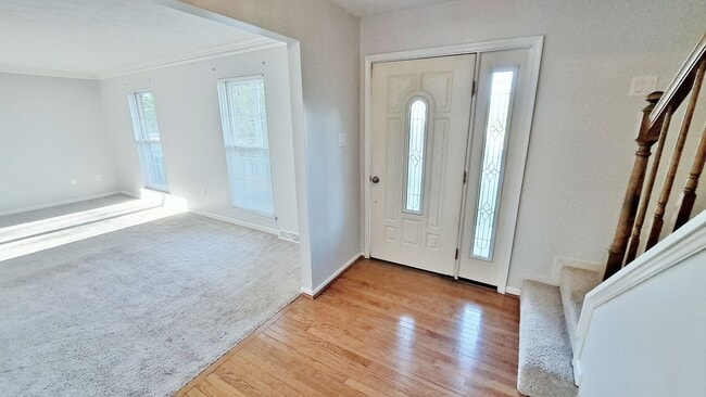 Building Photo - 3 Bed / 3 Bath Single Family Home