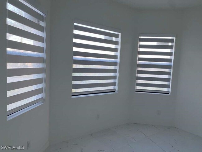 Building Photo - 2632 NW 4th Ave