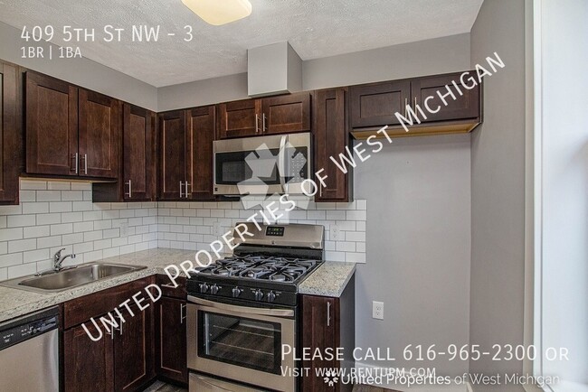 Building Photo - Available Now | 1 Bedroom 1 Bathroom Apart...