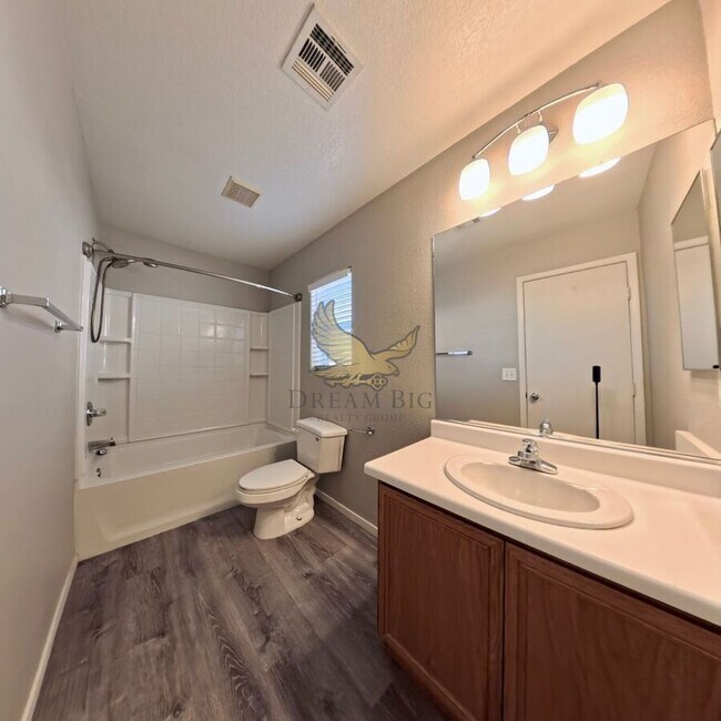 Building Photo - 548 Haunts Walk Ave