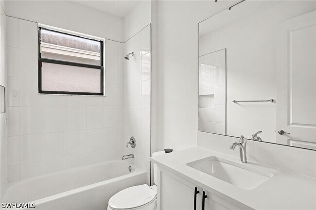 Building Photo - 12762 Woodbury Dr