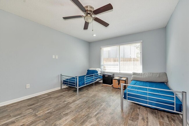Building Photo - 3559 Balboa Cir