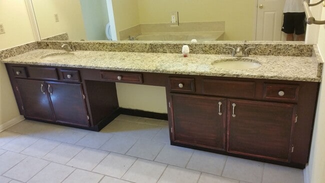 Building Photo - GA Town Home