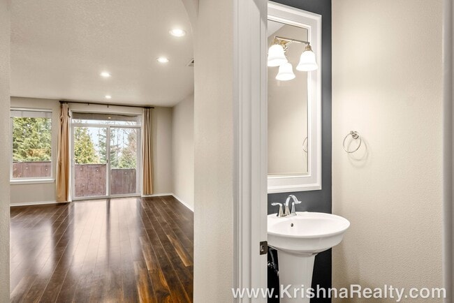 Building Photo - 15131 SW Canyon Wren Way