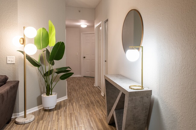 Building Photo - 360 Crestwood Cir