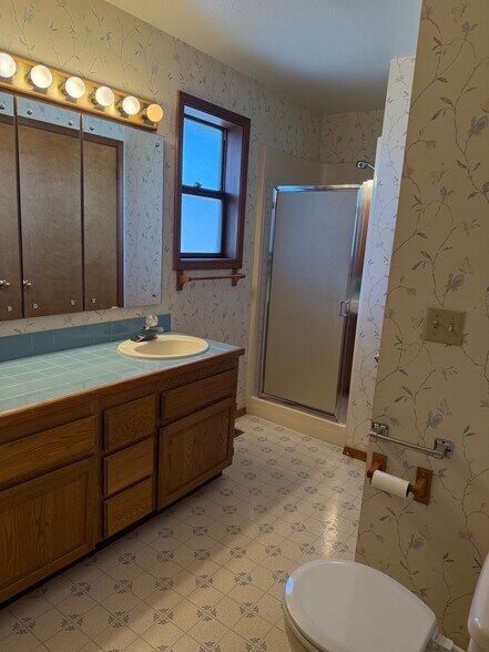 Upstairs Bathroom - 703 E Manitoba Ave