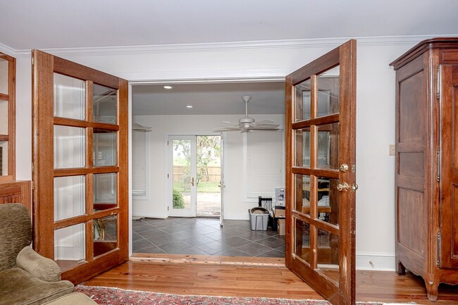 Building Photo - Coastal Living at Its Best – Fully Furnish...