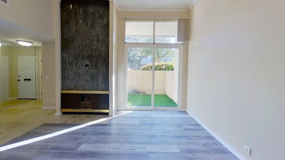 Building Photo - 4754 La Villa Marina