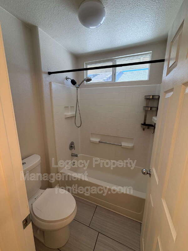 Building Photo - 4010 Hiller Ln