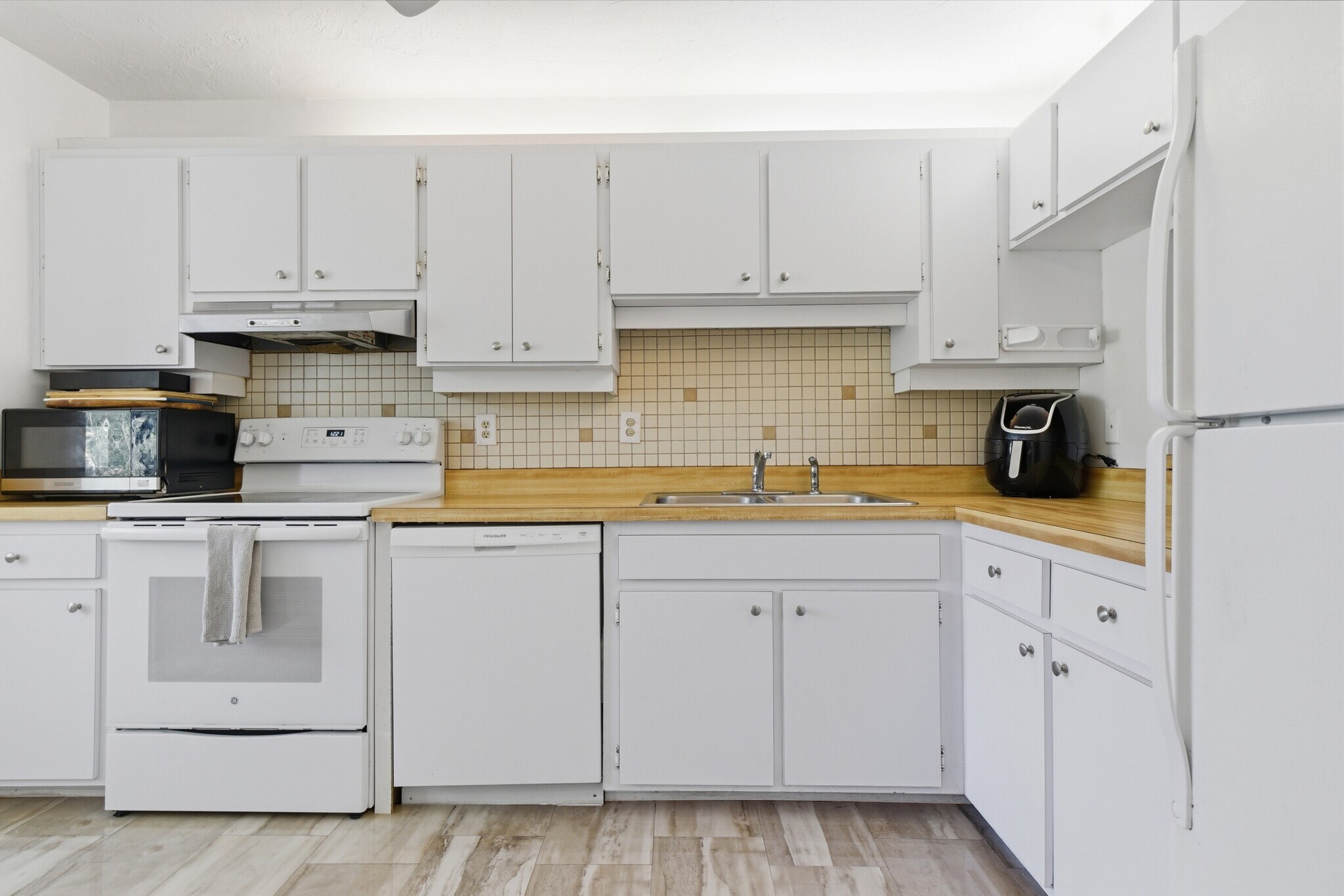 Building Photo - 1628 Clower Creek Dr