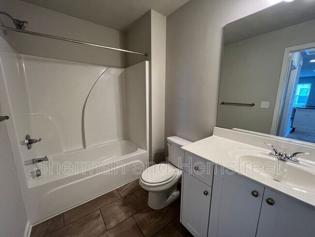 Building Photo - 746 Tarvin Cir
