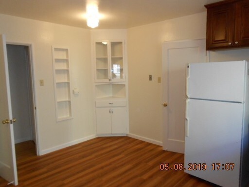 Building Photo - One Bedroom Apartment located near the UC ...