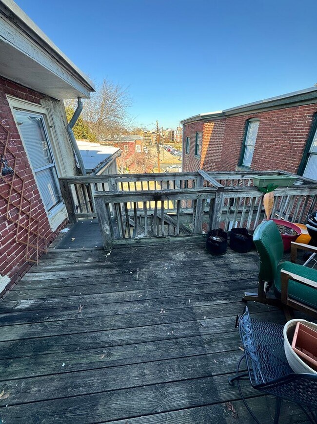 Building Photo - Spacious 3 bed 1 bath Near VCU, own laundry, deck, parking, porch