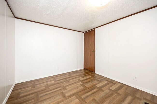 Building Photo - Elizabeth's RV Park -Mobile Homes-