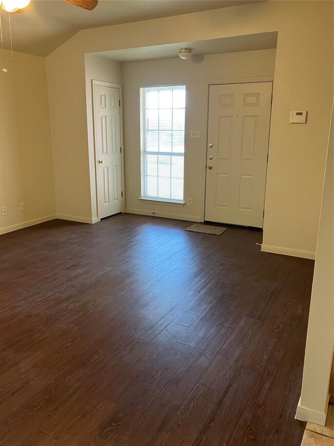 Building Photo - 2606 Lucille Dr