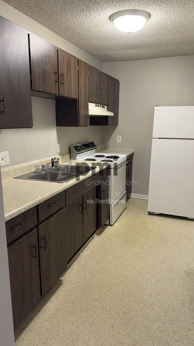 Building Photo - 24 W Buchanan Ave