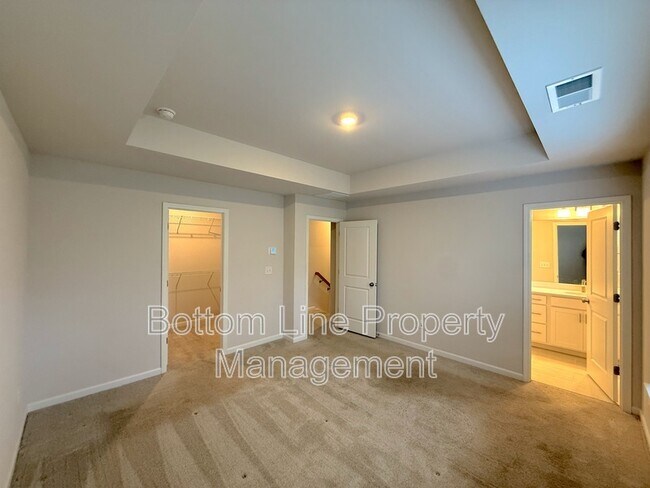 Building Photo - 7025 Running Spg Dr