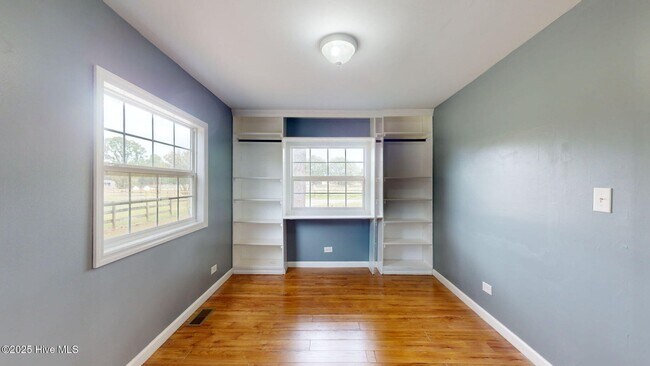 Building Photo - 741 Cindas Ln