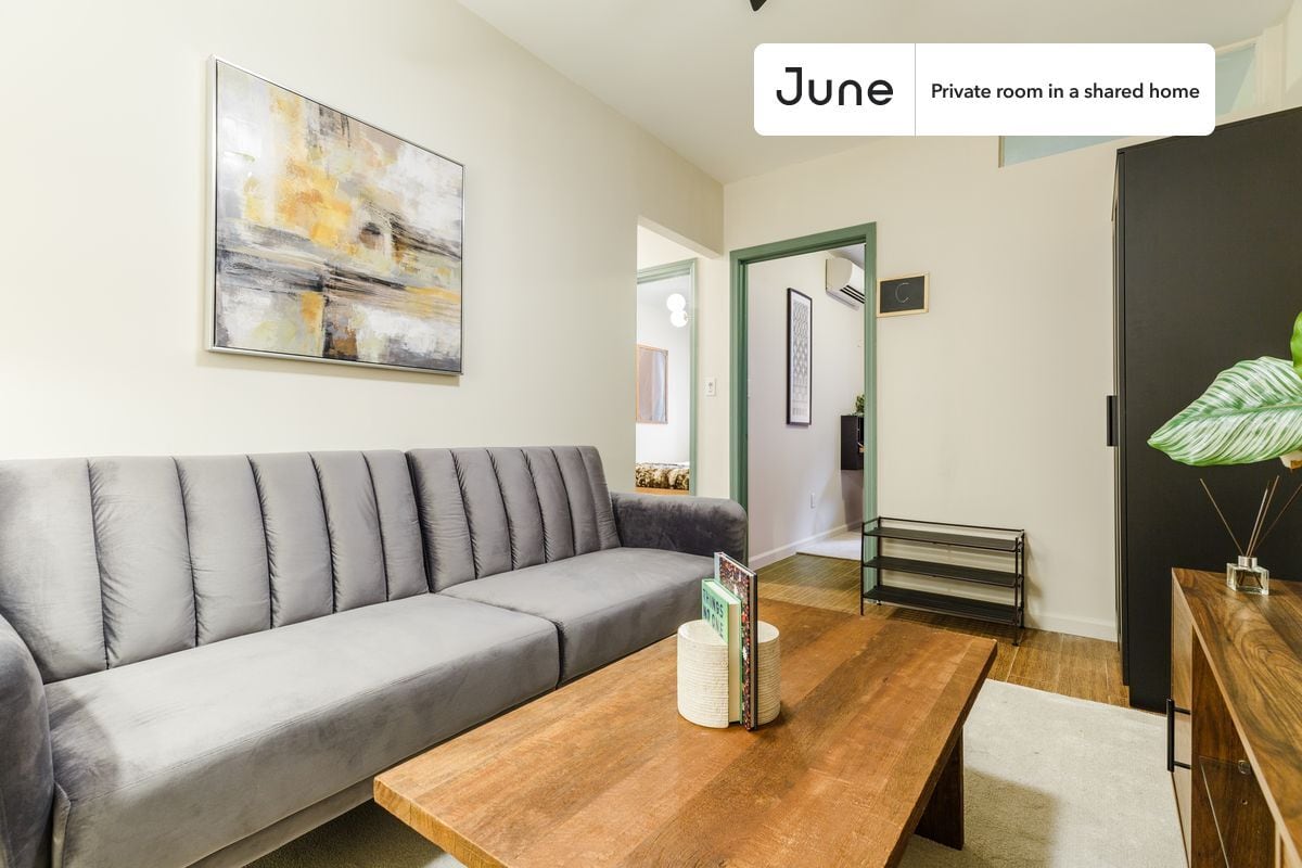 Building Photo - Room in Shared 3 bed/1 bath home in Chinatown