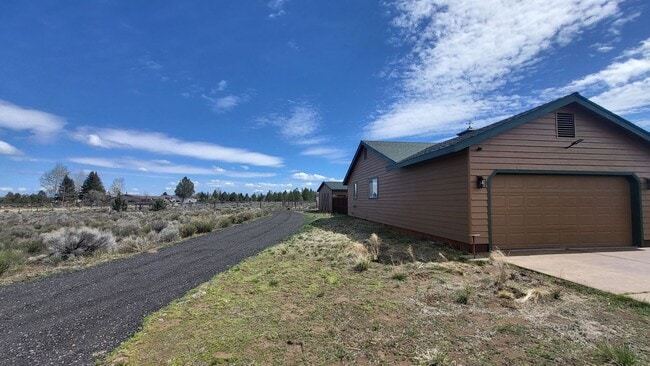 Building Photo - 3 Bed 2 Bath Single level - Horse Property...