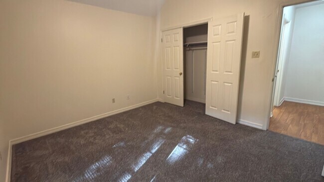 Building Photo - 2106 Middle Creek Blvd