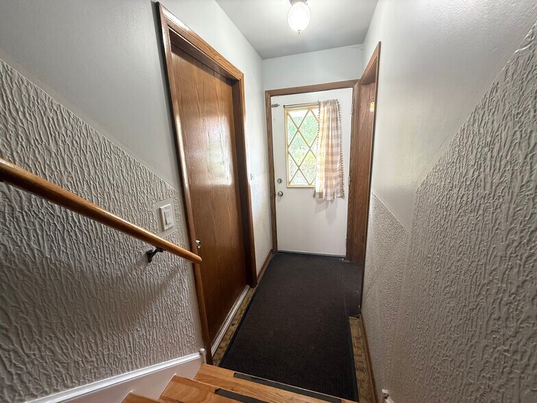 Building Photo - 1202 E Ardyce Ln