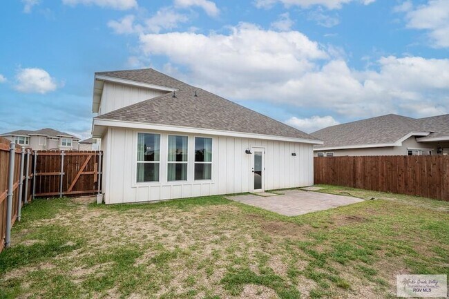 Building Photo - 2168 Grove Ln