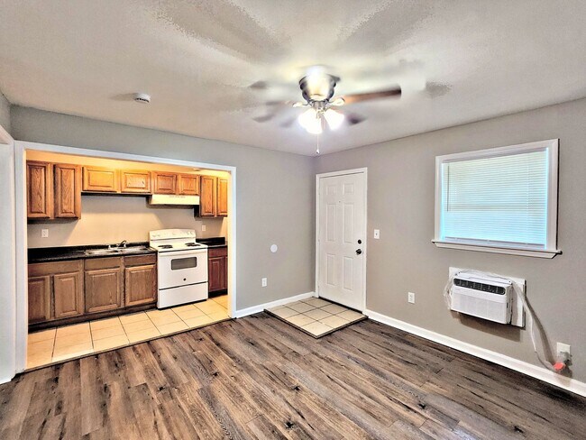 Building Photo - 3900 Rucker Cir SW