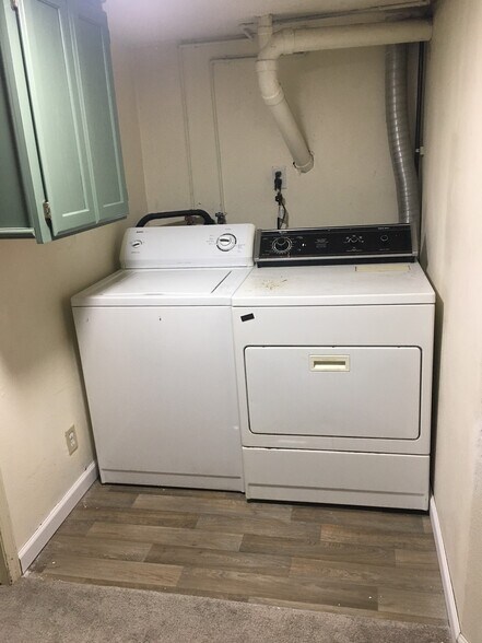 w/d - 8032 SE Yamhill St