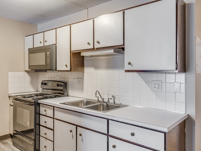 Building Photo - 2331 E Market St