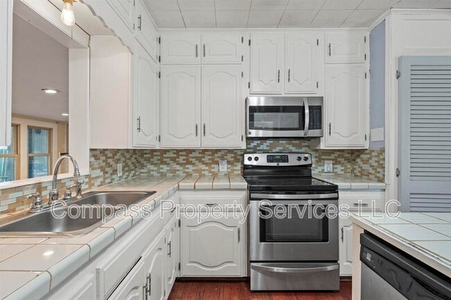 Building Photo - 1401 Springdale St