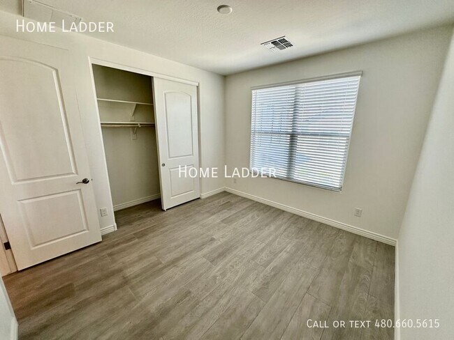 Building Photo - 5100 E Rancho Paloma Dr
