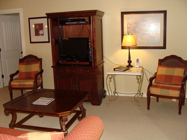 Building Photo - 1-bedroom furnished condo with fenced courtyard