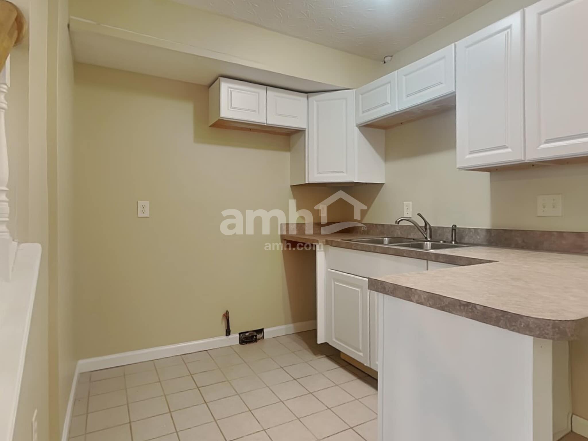 Building Photo - 8420 Stratford Ct