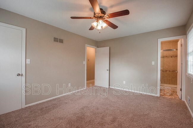 Building Photo - 9024 E 90 Terrace