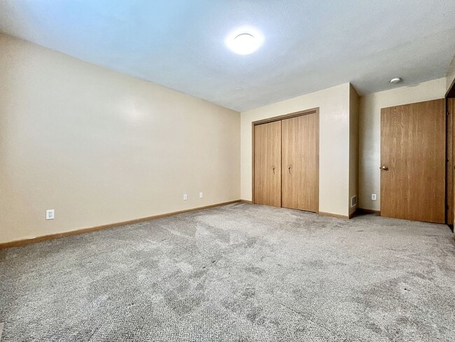 Building Photo - 2103-2105 Kinnrow Ave NW