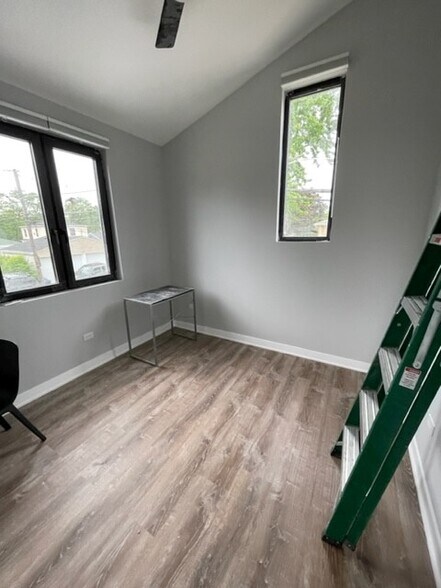 Building Photo - 1502 Fowler Ave