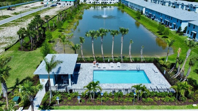 Building Photo - 560 Salisbury Cir