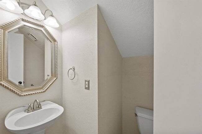 Building Photo - 16035 Capistrano Falls Dr